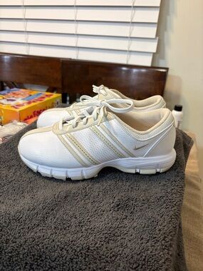 Nike White Golf Shoes with Spikes (Size 7 Women’s ) Barely worn